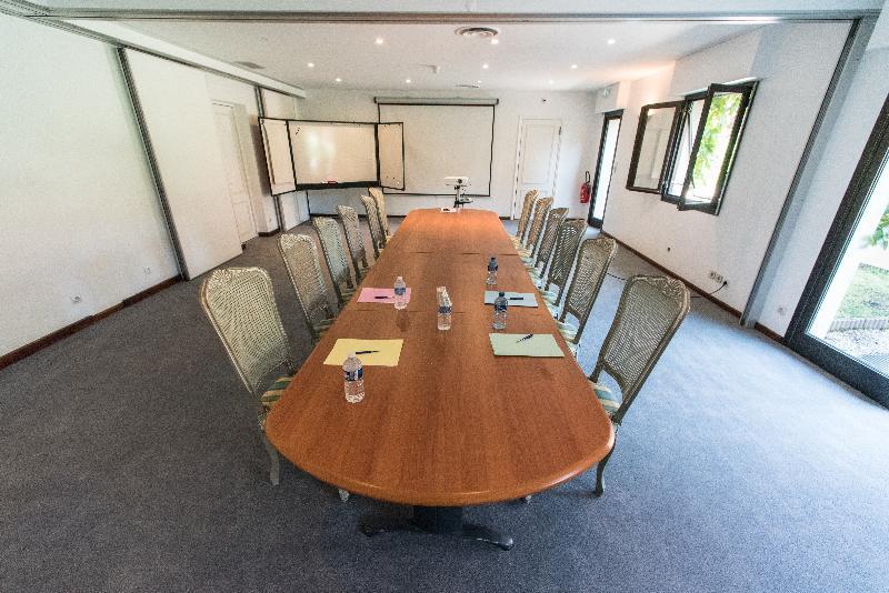 Picture/Photo: Room with meeting table inside Chateau de